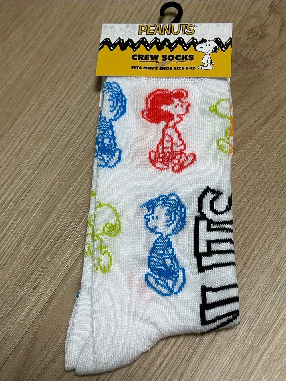 Peanuts Unisex Crew Socks-White with Snoopy and friends Fits Shoe Size 6-12 NEW